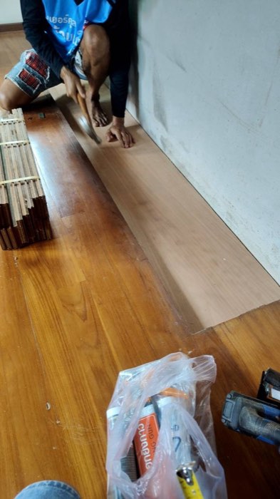 ขัดพื้นไม้เคลือบเงาทั้งห้อง โดย TCH Teamwood ช.ฉลองงานไม้