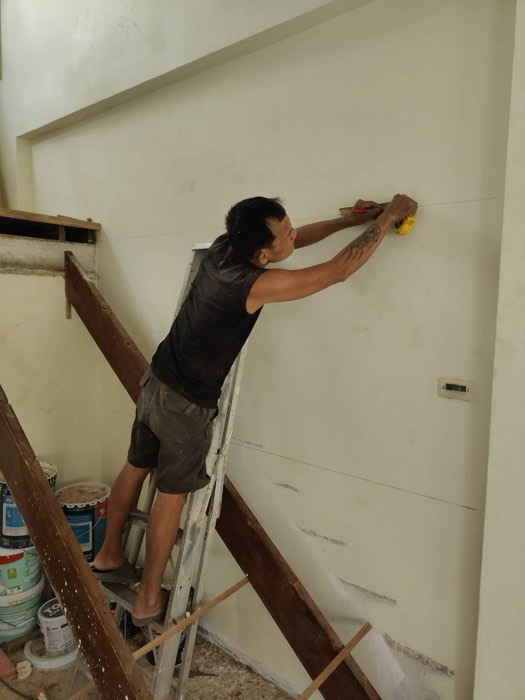ติดตั้งพื้นไม้จริงหน้างาน โดย TCH Teamwood ช.ฉลองงานไม้
