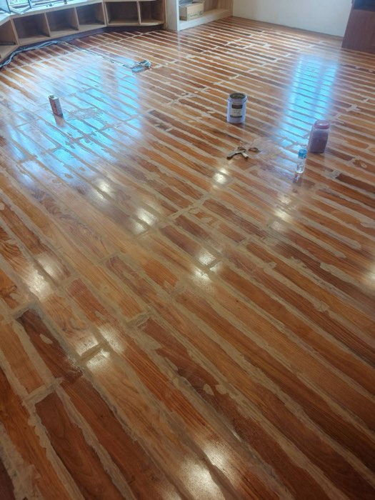 ขัดพื้นไม้โทนสีอ่อน โดย TCH Teamwood ช.ฉลองงานไม้