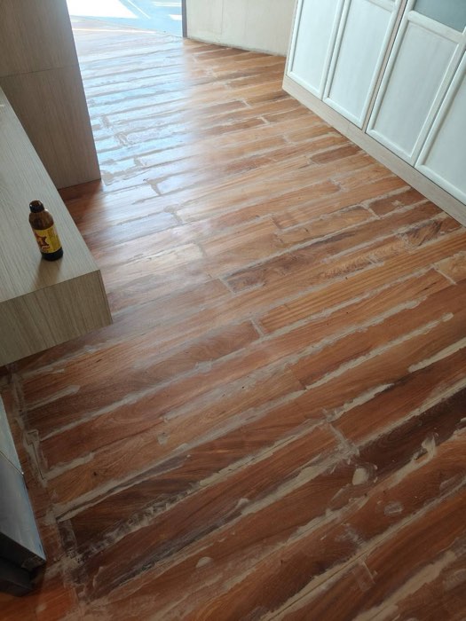 ขัดพื้นไม้โทนสีอ่อน โดย TCH Teamwood ช.ฉลองงานไม้