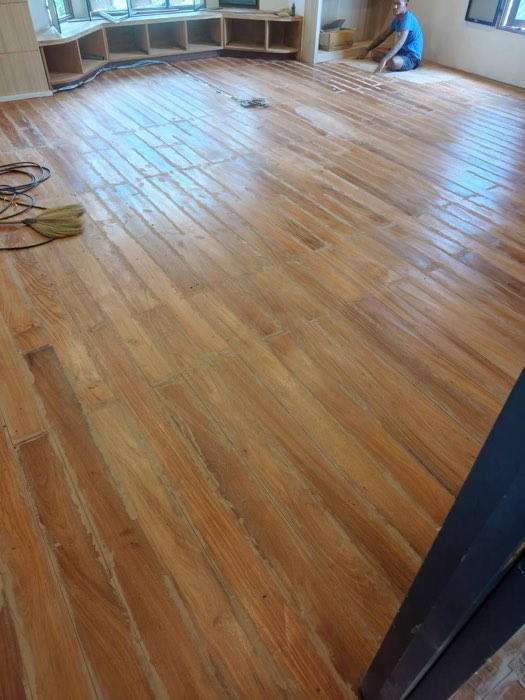 ขัดพื้นไม้โทนสีอ่อน โดย TCH Teamwood ช.ฉลองงานไม้