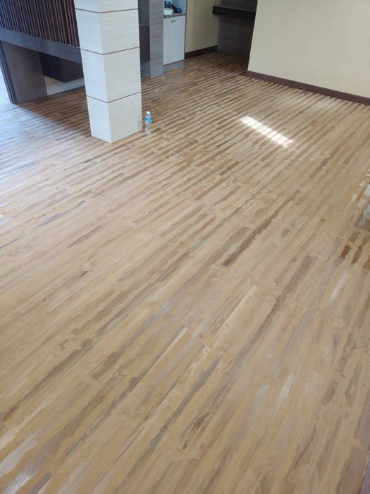 ขัดพื้นไม้โทนสีอ่อน โดย TCH Teamwood ช.ฉลองงานไม้