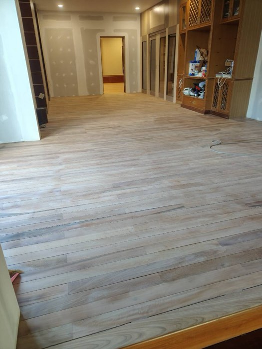 ขัดพื้นไม้โทนสีอ่อน โดย TCH Teamwood ช.ฉลองงานไม้