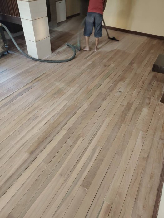ขัดพื้นไม้โทนสีอ่อน โดย TCH Teamwood ช.ฉลองงานไม้