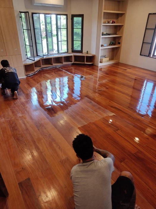 ขัดพื้นไม้โทนสีอ่อน โดย TCH Teamwood ช.ฉลองงานไม้
