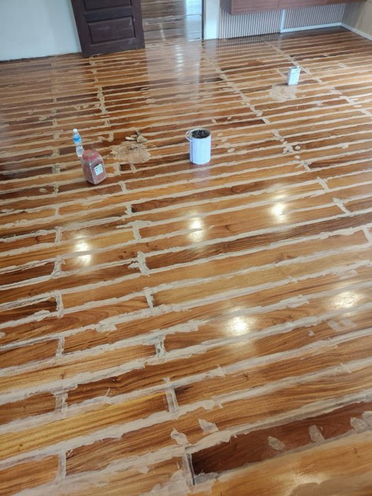 ขัดพื้นไม้โทนสีอ่อน โดย TCH Teamwood ช.ฉลองงานไม้