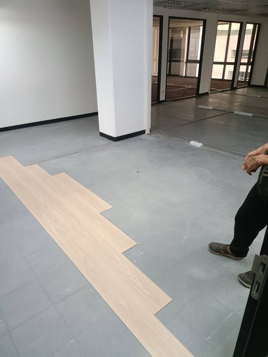 ปูกระเบื้องยาง SPC โดย TCH Teamwood ช.ฉลองงานไม้