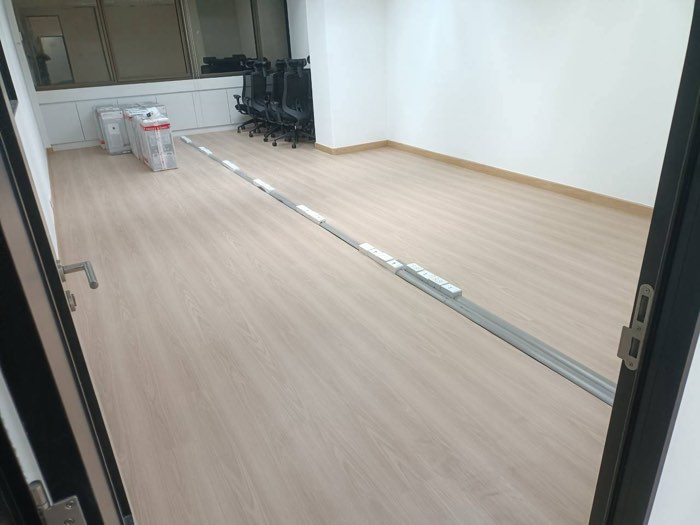 ปูกระเบื้องยาง SPC โดย TCH Teamwood ช.ฉลองงานไม้