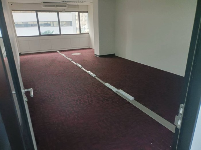 ปูกระเบื้องยาง SPC โดย TCH Teamwood ช.ฉลองงานไม้