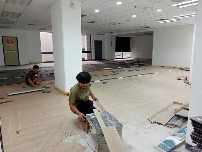ปูกระเบื้องยาง SPC โดย TCH Teamwood ช.ฉลองงานไม้