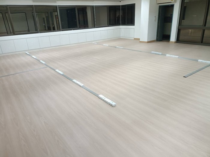 ปูกระเบื้องยาง SPC โดย TCH Teamwood ช.ฉลองงานไม้