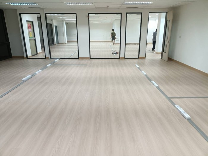 ปูกระเบื้องยาง SPC โดย TCH Teamwood ช.ฉลองงานไม้