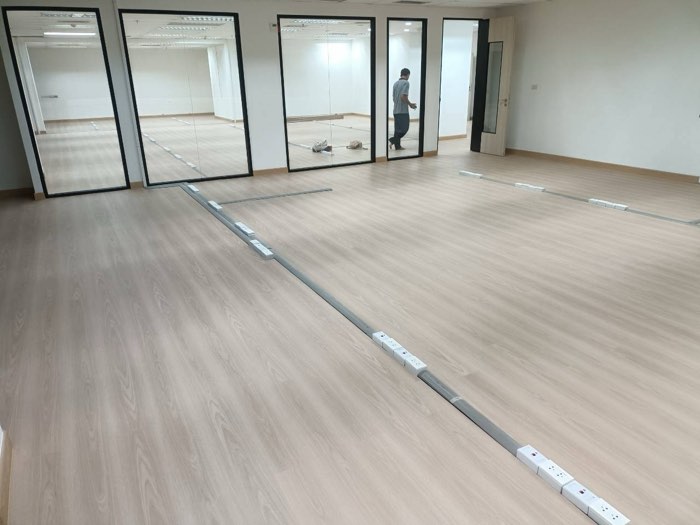 ปูกระเบื้องยาง SPC โดย TCH Teamwood ช.ฉลองงานไม้