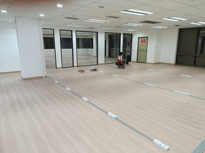 ปูกระเบื้องยาง SPC โดย TCH Teamwood ช.ฉลองงานไม้